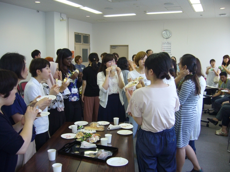 ブータンとシンガポールからの看護学生が本学での研修を行いました。